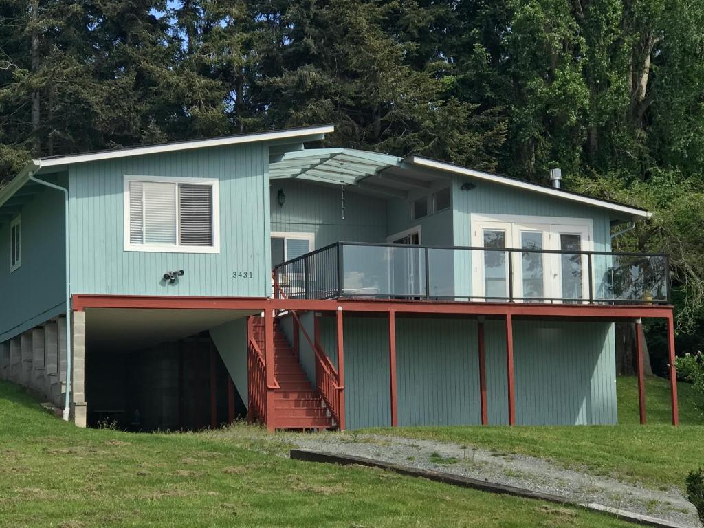 279-Wolf Beach Cottage - image 3