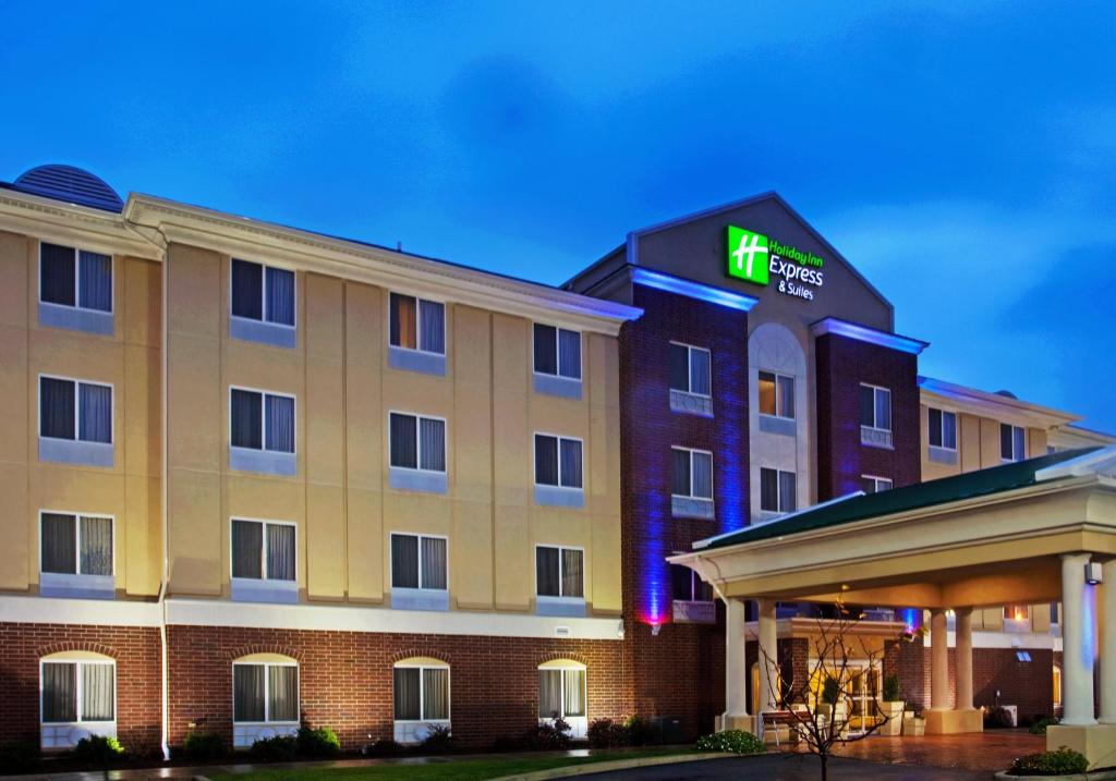 Holiday Inn Express Hotel & Suites Chicago South Lansing an IHG Hotel - main image