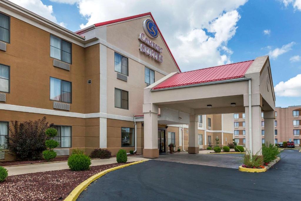 Comfort Suites Lansing - main image