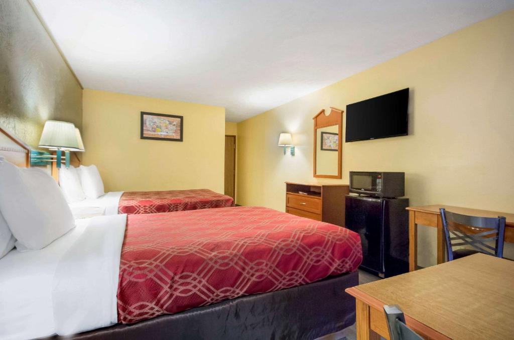 Econo Lodge Lansing - Leavenworth - main image