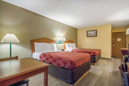 Econo Lodge Lansing - Leavenworth - image 5