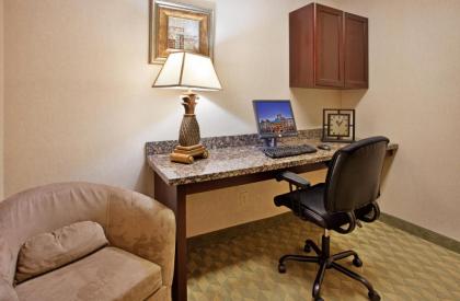 Holiday Inn Express & Suites Lansing-Leavenworth an IHG Hotel - image 9