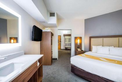 Quality Suites Hotel - Lansing - image 19