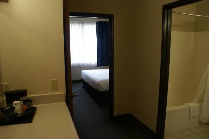 Country Inn & Suites by Radisson Lansing MI - image 12