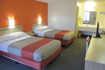 Travelodge by Wyndham Lansing - image 3