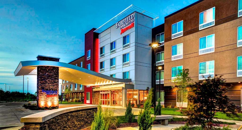 Fairfield Inn & Suites by Marriott Lansing at Eastwood - main image