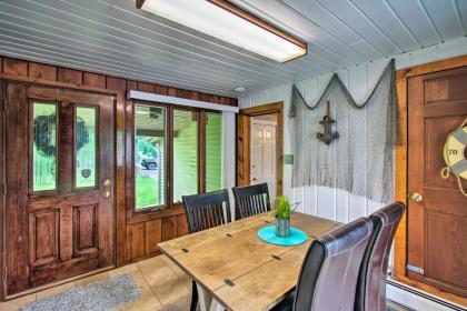 Cozy Lakefront Lapeer House with 2 Paddle Boats! - image 11