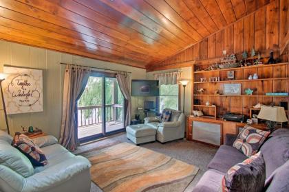 Cozy Lakefront Lapeer House with 2 Paddle Boats! - image 5