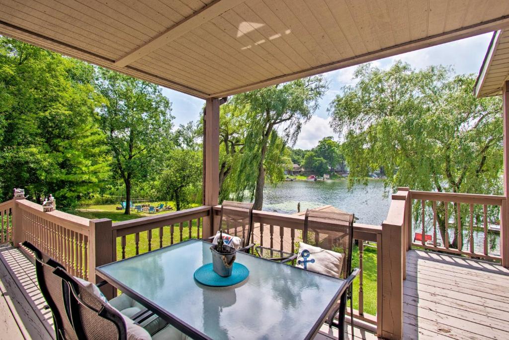 Cozy Lakefront Lapeer House with 2 Paddle Boats! - image 7