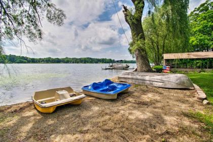 Cozy Lakefront Lapeer House with 2 Paddle Boats! - image 9