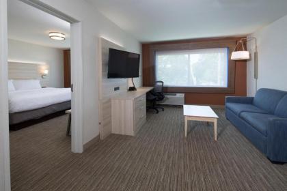 Holiday Inn Express & Suites La Porte an IHG Hotel - image 11