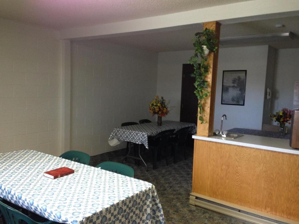 Americas Best Value Inn Laramie - image 7