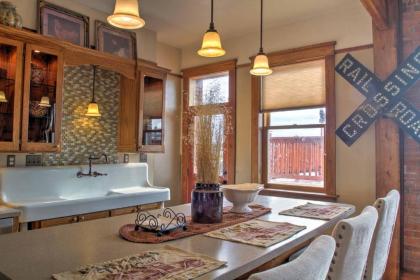 Vintage Chic Laramie Apt with Deck and Walk to Shops! - image 10