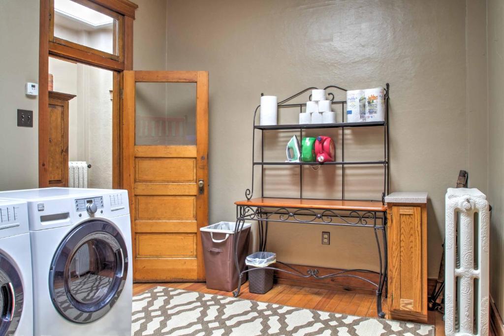 Vintage Chic Laramie Apt with Deck and Walk to Shops! - image 3