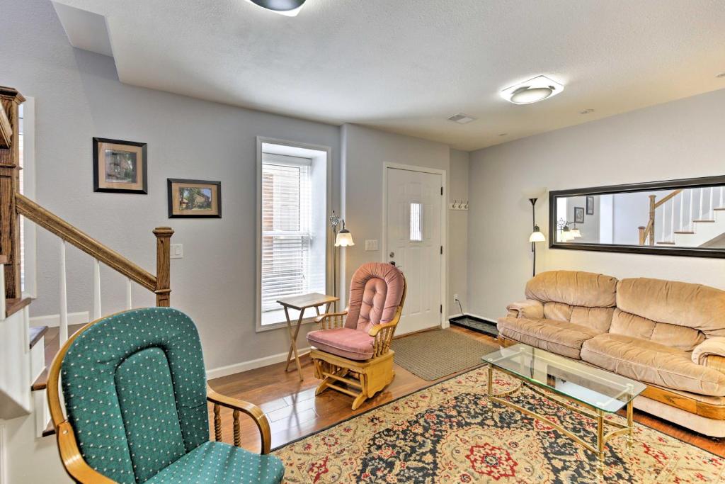 Charming Historic Condo with Grill Walk to Dtwn and UW - main image