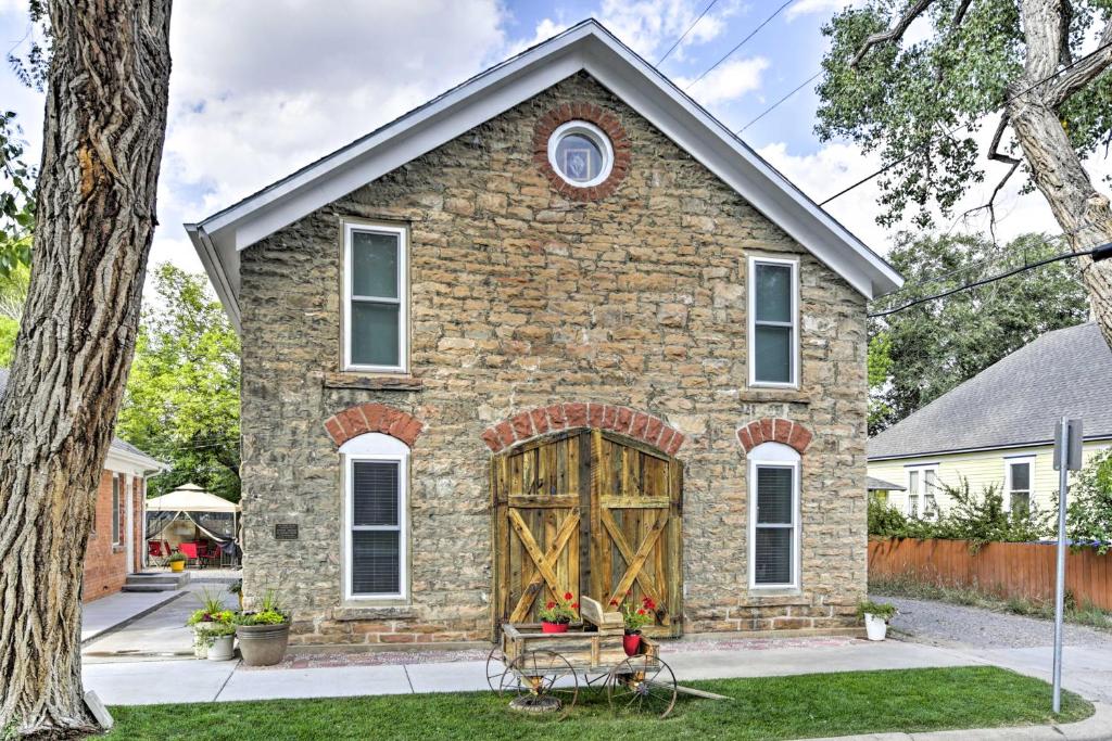 Charming Historic Condo with Grill Walk to Dtwn and UW - image 6