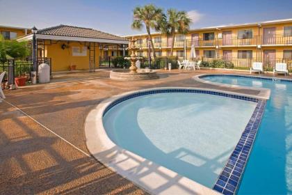 Americas Best Value Inn Laredo - image 14