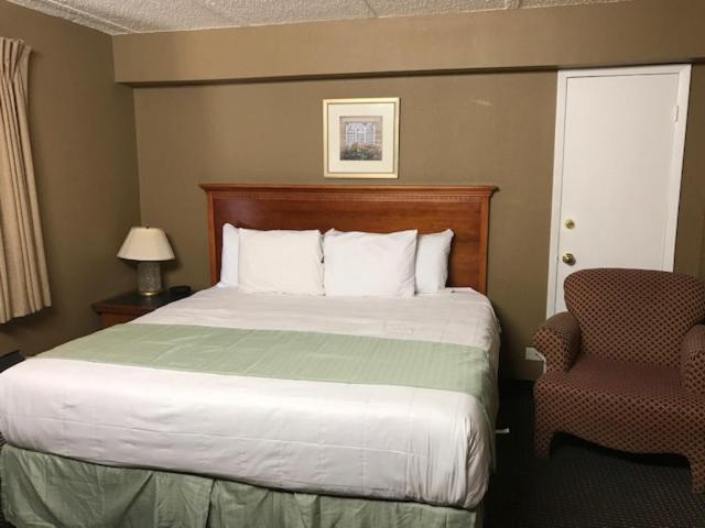 Americas Best Value Inn Laredo - image 6