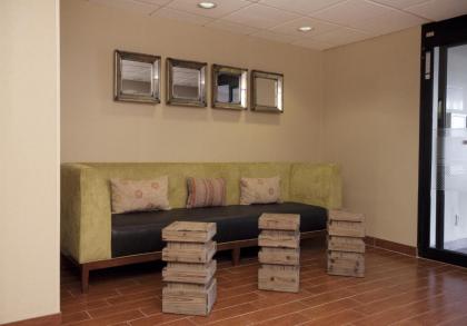 Hampton Inn Laredo - image 13