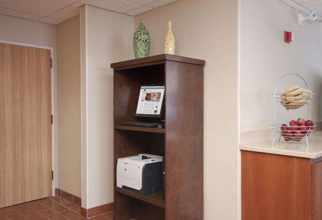 Hampton Inn Laredo - image 4