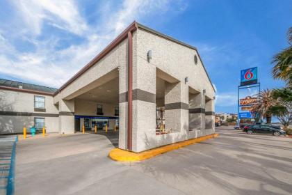 Motel 6-Laredo TX - North I-35 - image 8