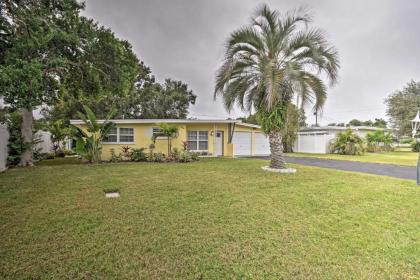 Family Home with Courtyard 2 Mi to Indian Rocks Beach - image 5