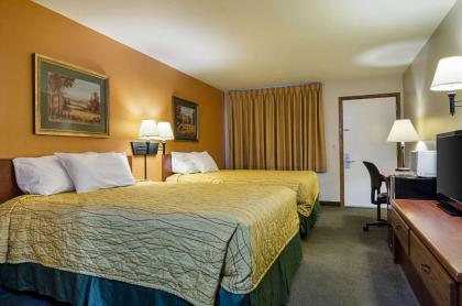 Rodeway Inn Larned - image 2