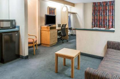 Sleep Inn University - image 12