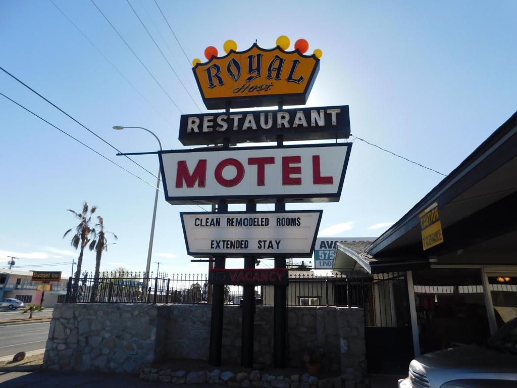 Royal Host Motel - image 4