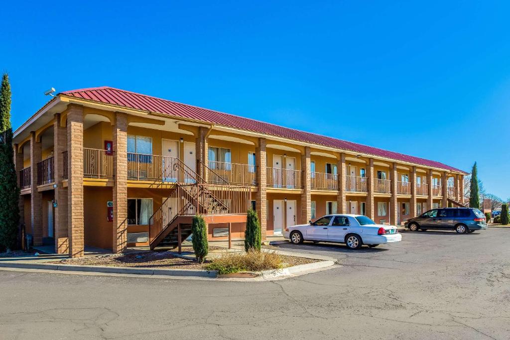 Rodeway Inn & Suites - image 3