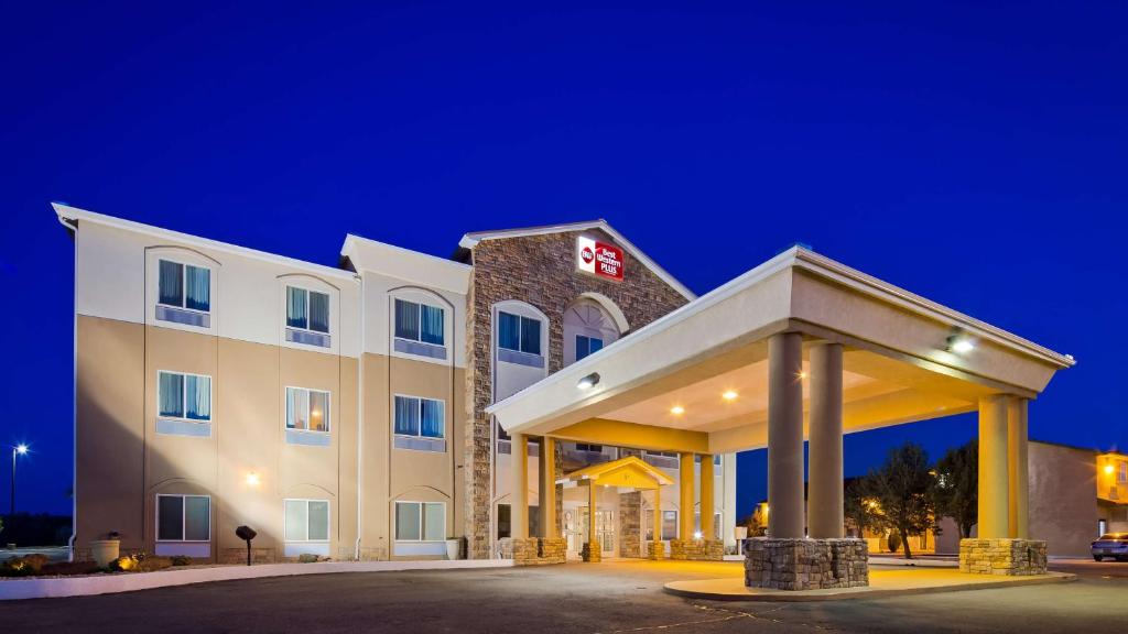 Best Western Plus Montezuma Inn and Suites - main image