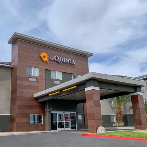 La Quinta Inn & Suites by Wyndham Las Vegas Nellis - main image