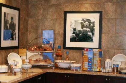 Hampton Inn & Suites Las Vegas South - image 3