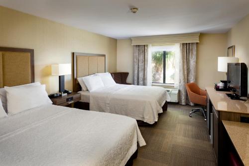 Hampton Inn & Suites Las Vegas-Red Rock/Summerlin - image 2