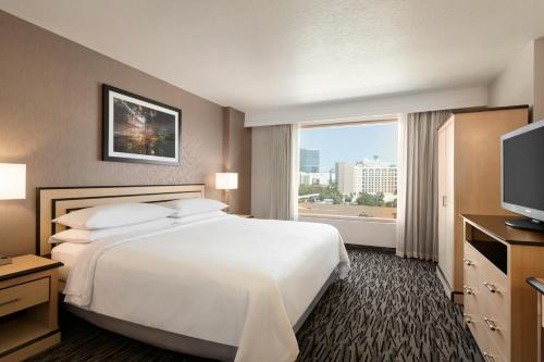 Embassy Suites by Hilton Convention Center Las Vegas - image 3