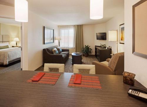 Sonesta Simply Suites Las Vegas - image 3