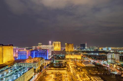 Penthouse Suite with Strip View at The Signature At MGM Grand - image 3