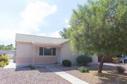 Adorable House only a few miles from the Strip - image 5