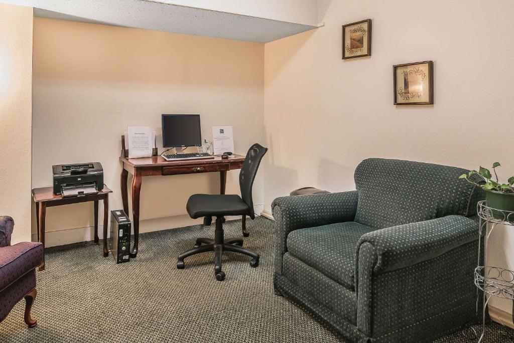 Quality Inn & Suites Albany Airport - image 5