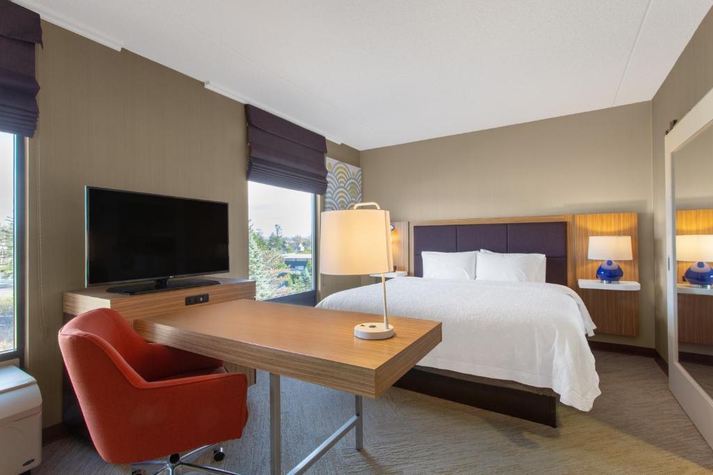 Hampton Inn & Suites Albany-Airport - image 2