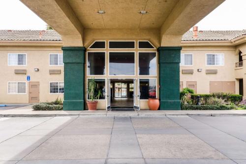 Quality Inn & Suites Lathrop - image 5