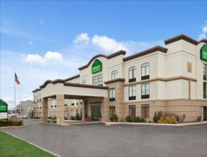 Hampton Inn Latrobe PA - main image