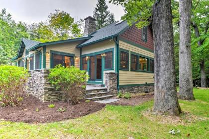 Sugar Berry-Remodeled Laughlintown Craftsman Home!