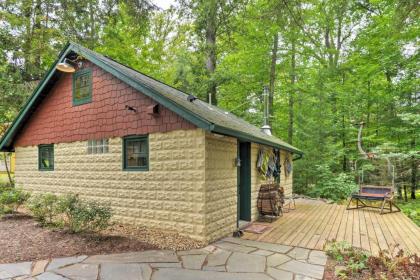 Laughlintown Cabin with Deck Fire Pit and Ski Lift! - image 10