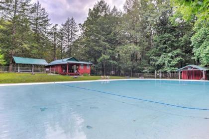 Laughlintown Cabin with Deck Fire Pit and Ski Lift! - image 7