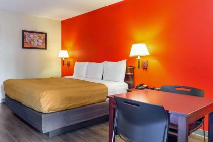 EconoLodge Laurel - image 12