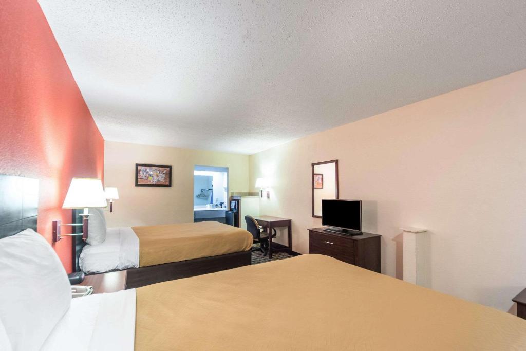 EconoLodge Laurel - image 3