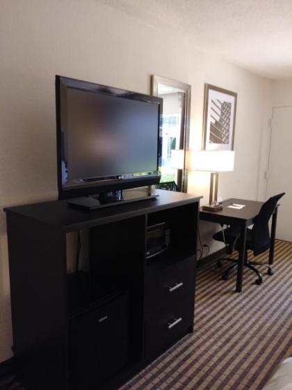 Quality Inn & Suites - image 12