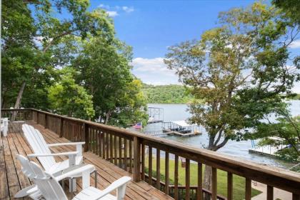 Spacious Ozarks Lakefront Home with Decks and Dock - image 3