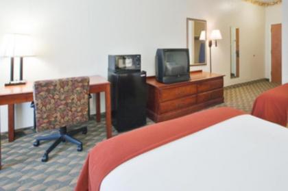 Holiday Inn Express Hotel & Suites Laurinburg an IHG Hotel - image 14